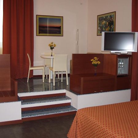 Hotel Mareschi Palace ノヴァーラ エクステリア 写真