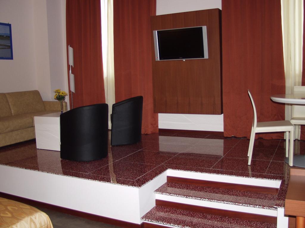 Hotel Mareschi Palace ノヴァーラ エクステリア 写真
