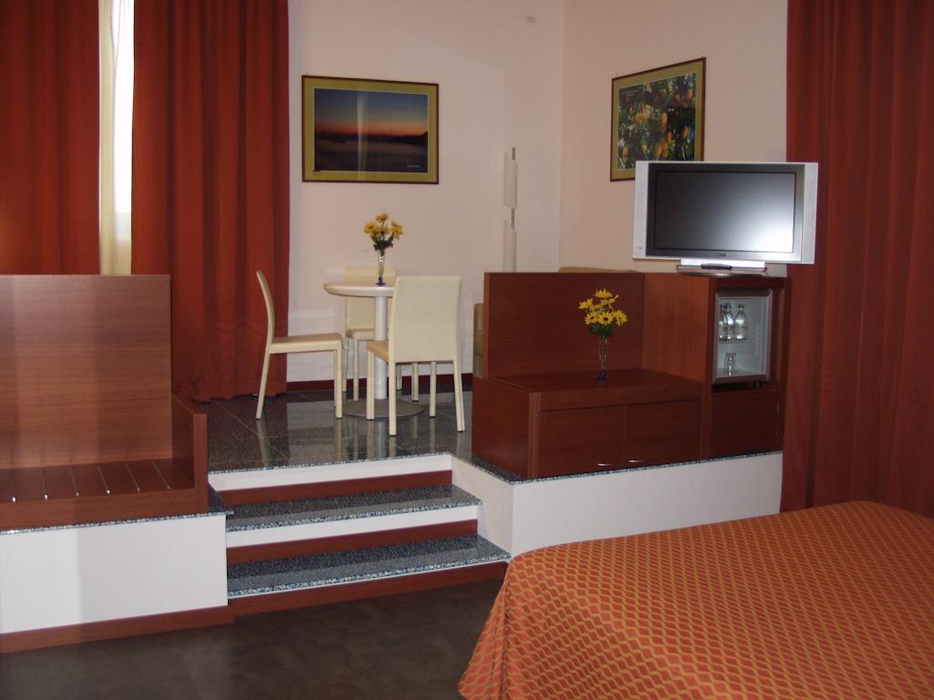 Hotel Mareschi Palace ノヴァーラ エクステリア 写真