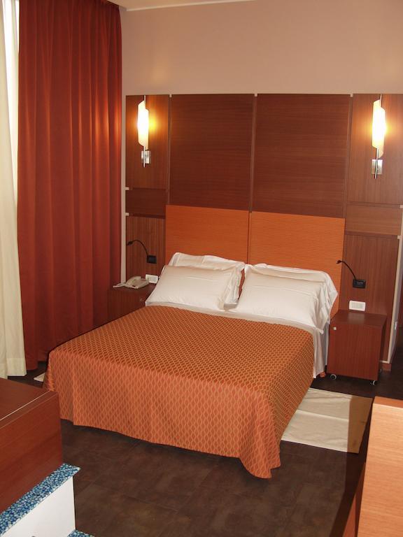 Hotel Mareschi Palace ノヴァーラ エクステリア 写真