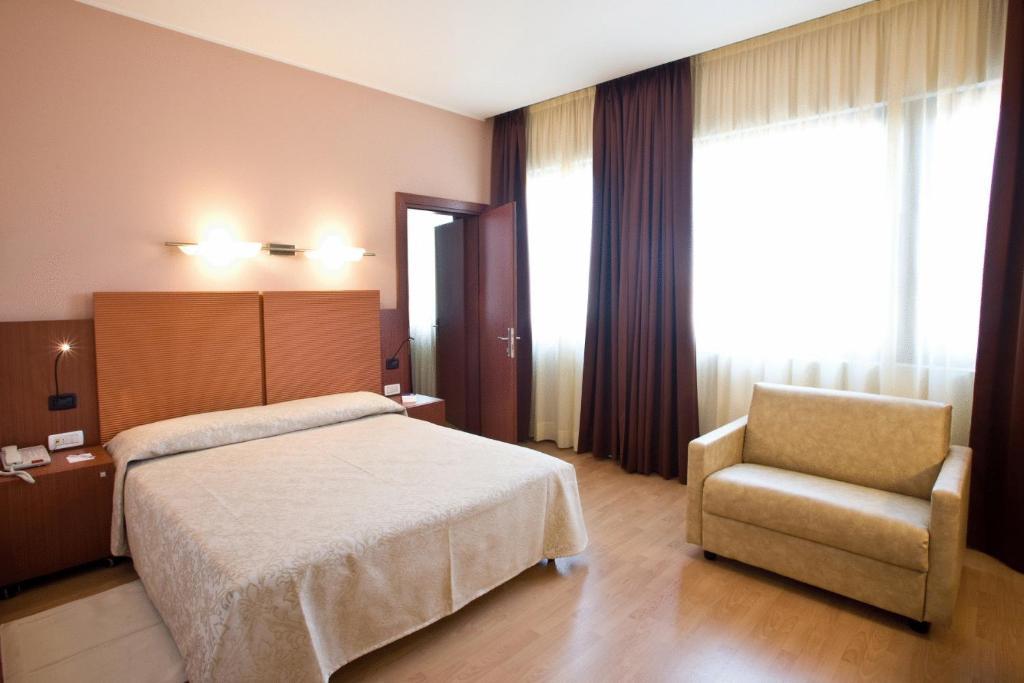 Hotel Mareschi Palace ノヴァーラ 部屋 写真